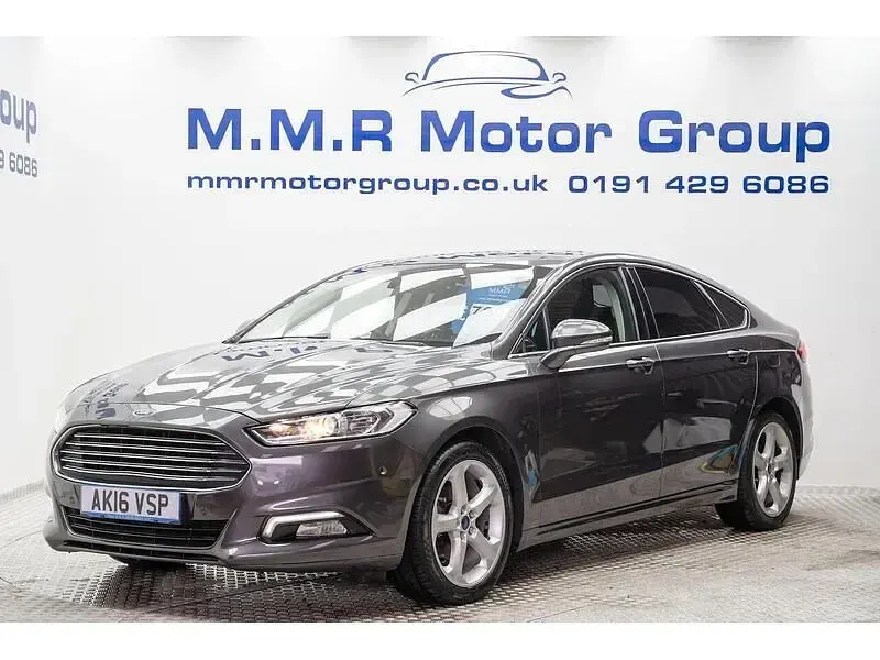 Usado Ford Mondeo Titanium 180 HP (132 kW) 2016 Cinzento Citadino