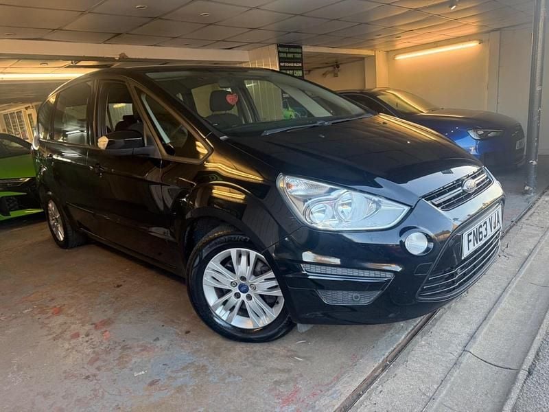 Black Used 2013 Ford S-MAX Zetec MPV | £3,750 (Good price) - Image 1/4