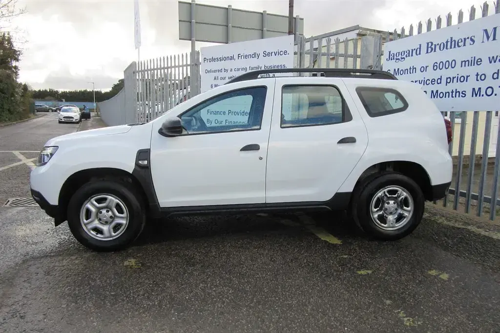 Used Dacia Duster Essentiel 90 HP (66 kW) 2022 White SUV