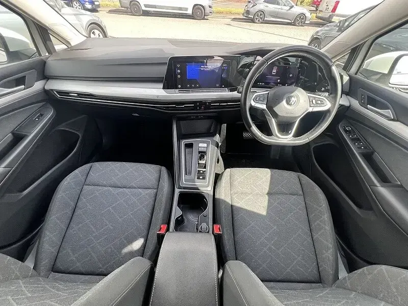 Used VW Golf VIII Life 113 HP (83 kW) 2022 White Estate