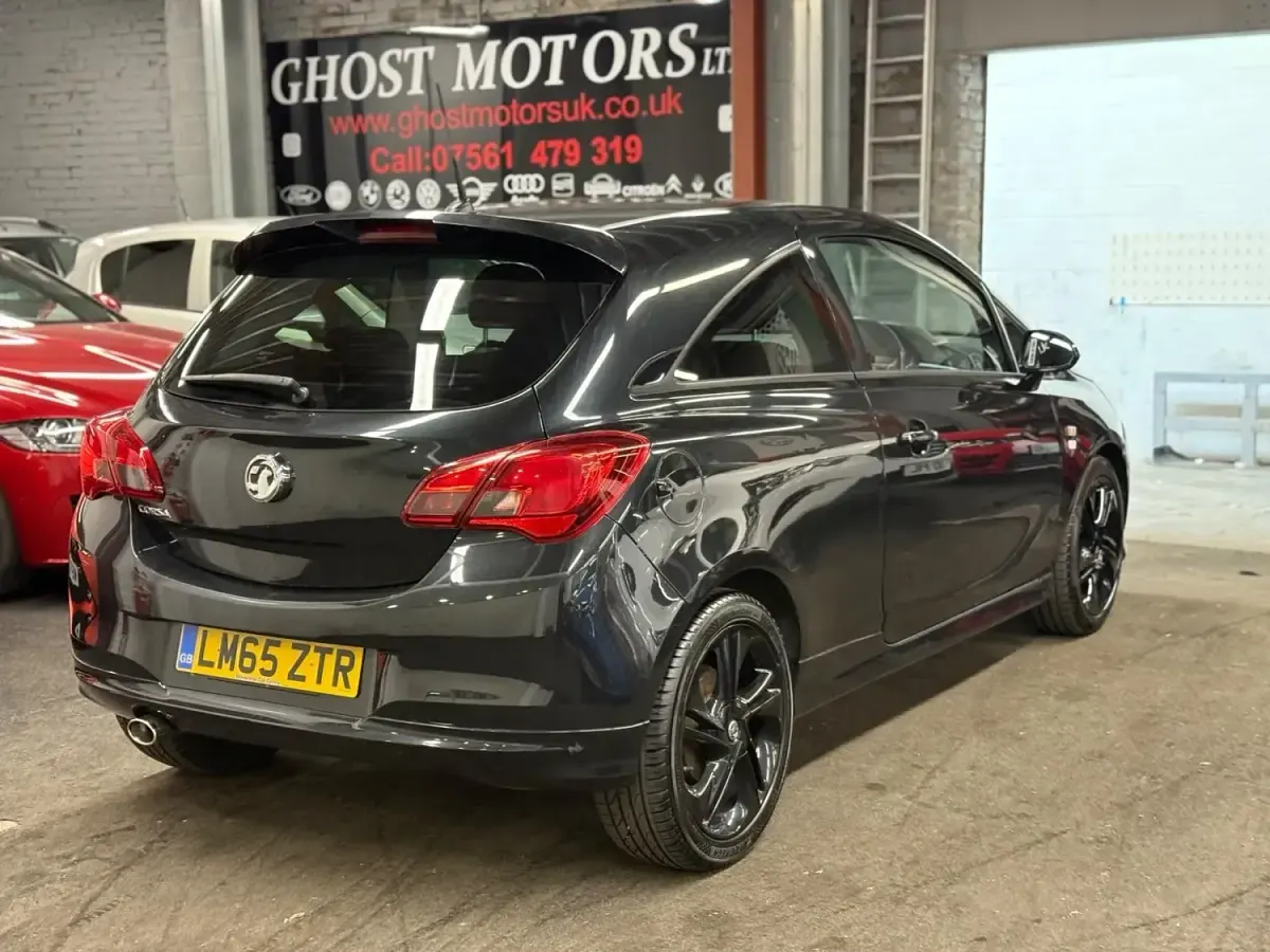 Używany Vauxhall Corsa Edition 70 KM (51 kW) 2015 Czarny Hatchback
