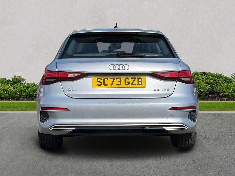 Używany Audi A3 Sport 150 KM (110 kW) 2024 Srebrny Hatchback