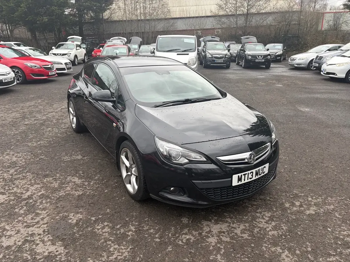 Używany Vauxhall Astra GTC SRi 140 KM (102 kW) 2013 Czarny Hatchback
