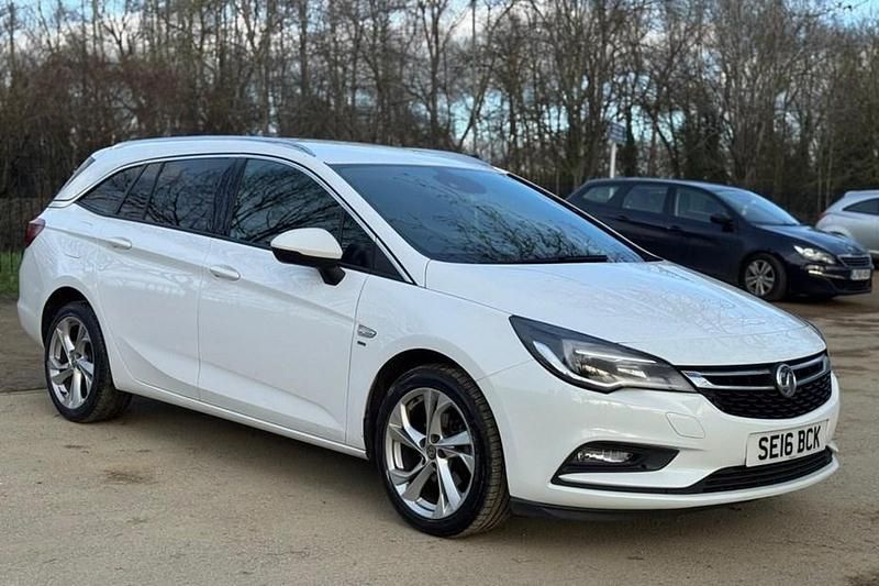Used Vauxhall Astra SRi 125 HP (91 kW) 2016 White Estate