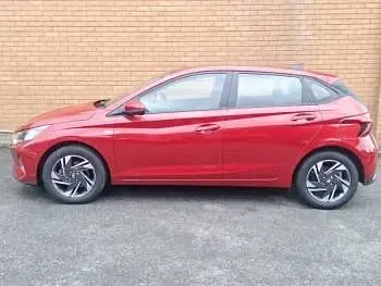 Used Hyundai i20 SE 100 HP (73 kW) 2023 Red Hatchback