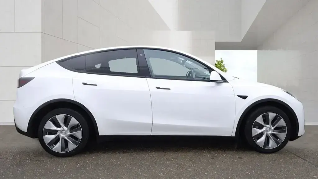 Used Tesla Model Y Long Range AWD 378 kW (514 HP) 2022 White SUV