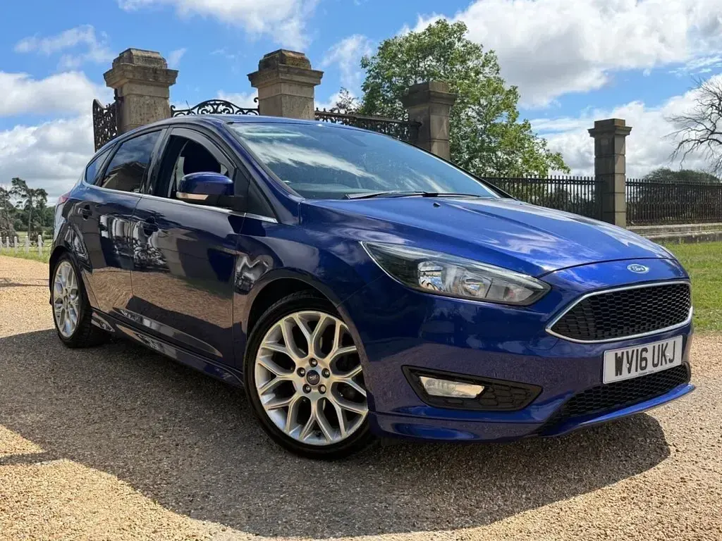 Used Ford Focus Zetec 120 HP (88 kW) 2016 Blue Hatchback