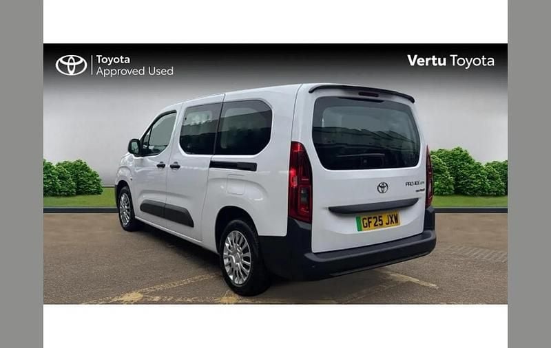 Used Toyota Proace Verso City 100 kW (136 HP) 2025 White Estate