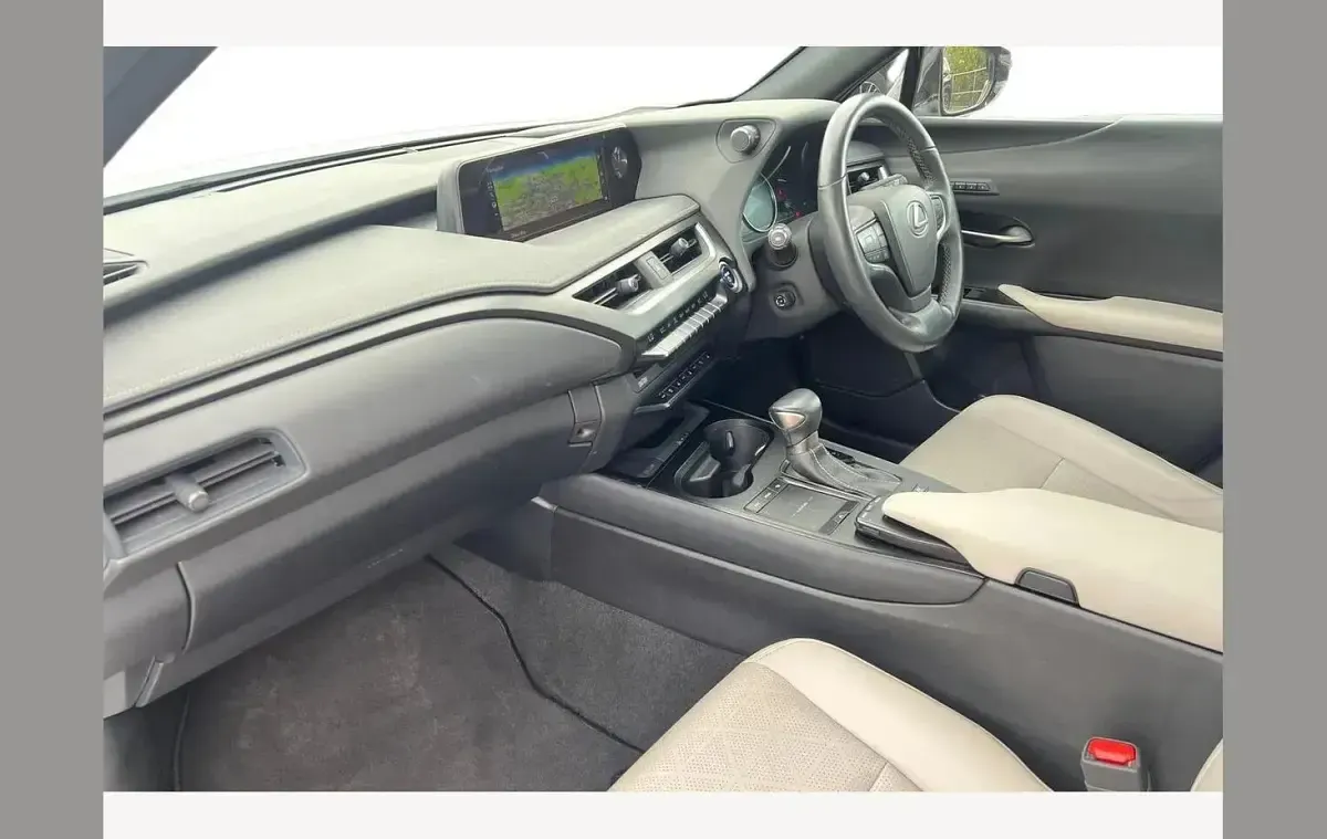 Used Lexus UX 250h 184 HP (135 kW) 2020 White SUV