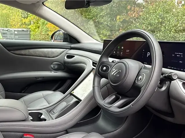 New MG IM5 Performance 553 kW (752 HP) 2025 Metallic  black pearl Hatchback