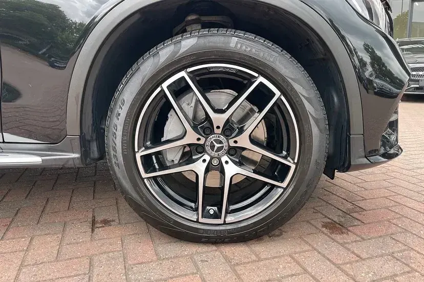 Used Mercedes GLC250 AMG line 201 HP (147 kW) 2018 Black SUV