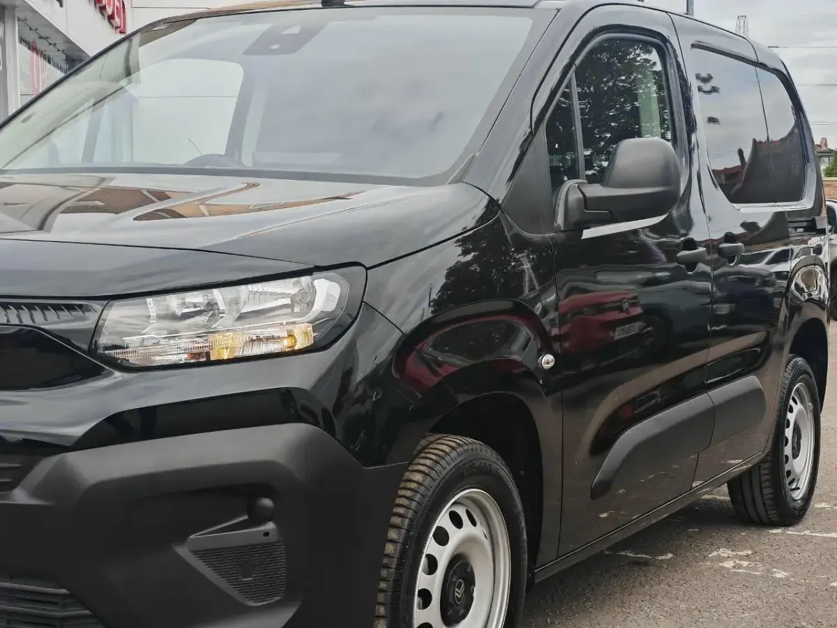 Used Citroën e-Berlingo 101 HP (74 kW) 2025 Black