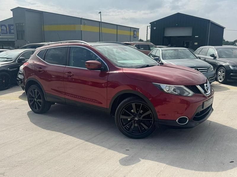 Red Used 2015 Nissan Qashqai Tekna SUV | £8,500 (Fair price) - Image 1/4