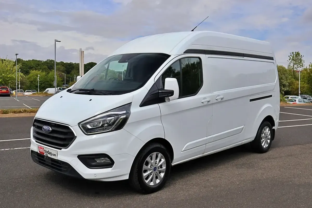 Used Ford Transit Custom Limited 170 HP (125 kW) 2018 White Van