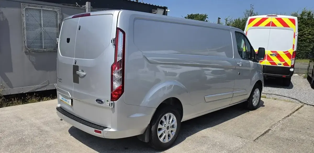 Used Ford Transit Custom Limited 130 HP (95 kW) 2023 Silver Van