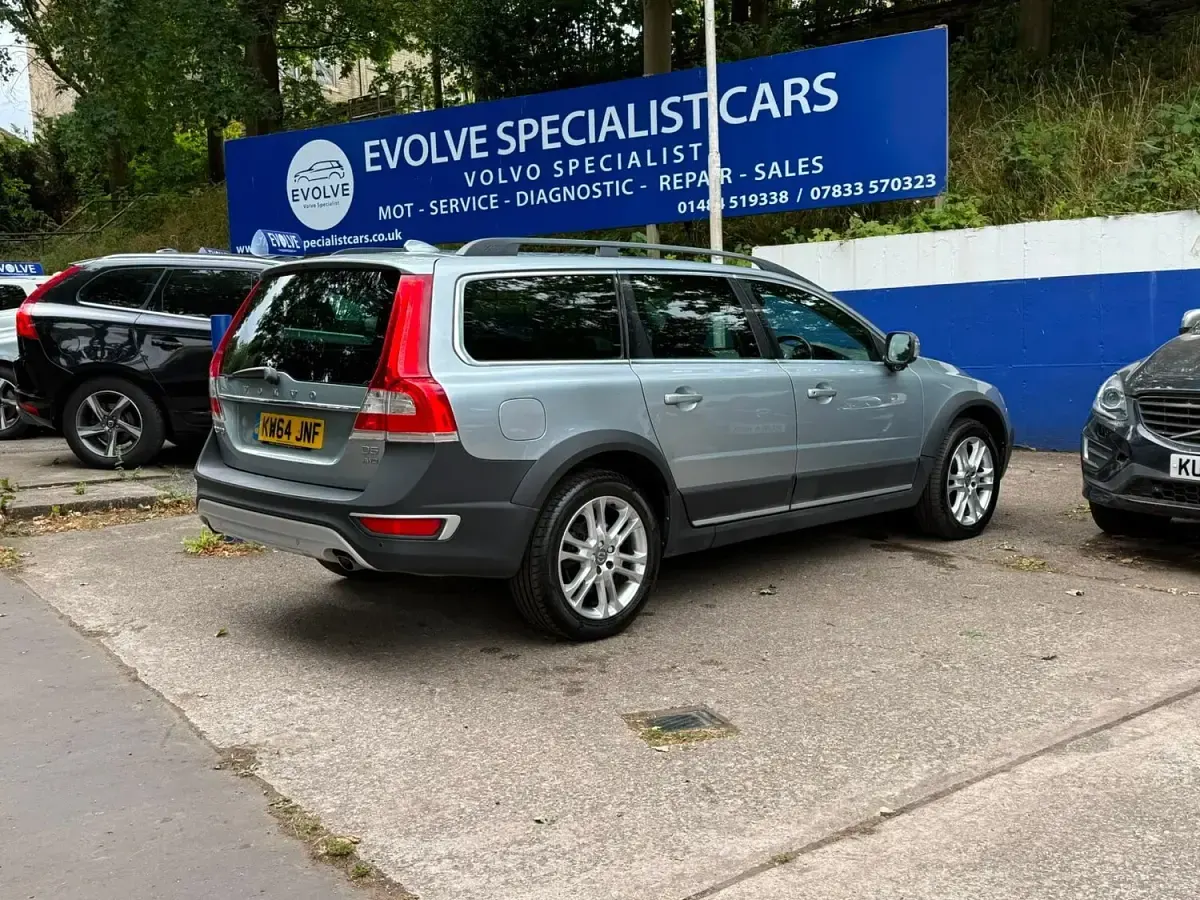 Used Volvo XC70 SE Lux 215 HP (158 kW) 2015 Silver Estate