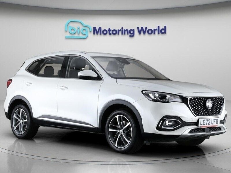 White Used 2022 MG HS Excite SUV | £15,600 (Fair price) - Image 1/4