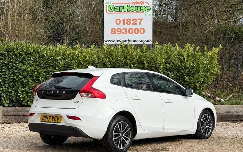 Used Volvo V40 Momentum 120 HP (88 kW) 2019 Hatchback