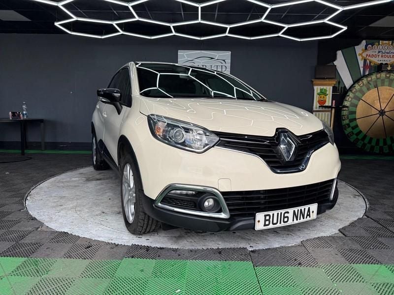 Second-hand Renault Captur Dynamique 90 CP (66 kW) 2016 Bej SUV