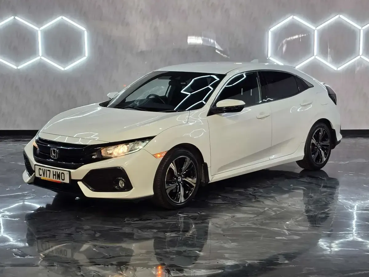 Used Honda Civic SR 129 HP (94 kW) 2017 White Hatchback