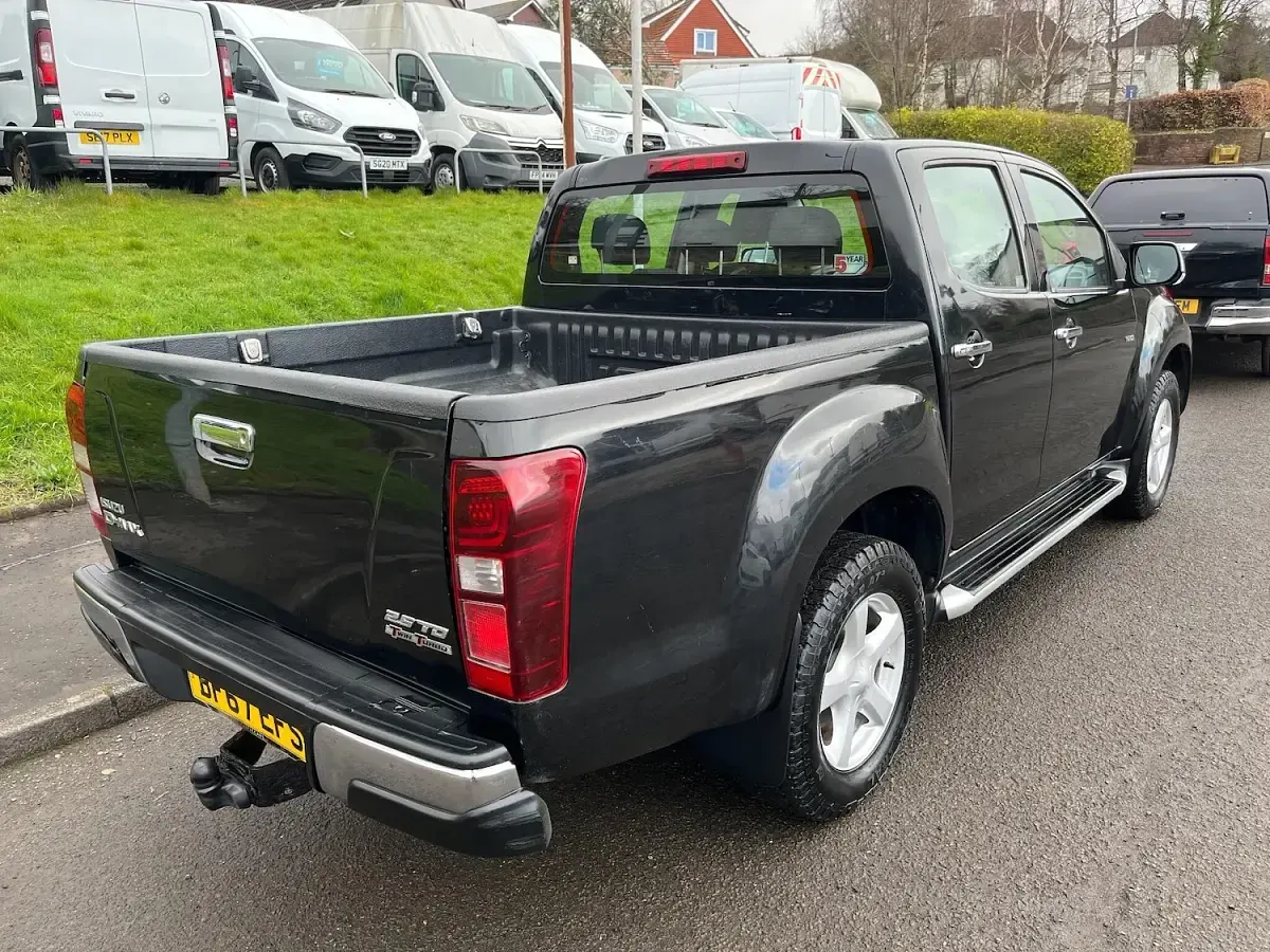 Used Isuzu D-Max 2017 Black Pickup