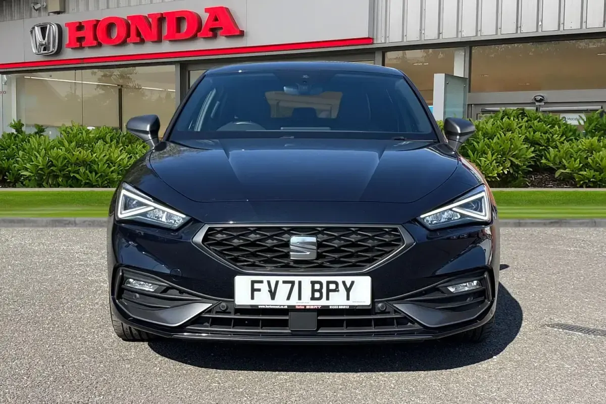 Begagnad Seat Leon FR Sport 2022 Blå Halvkombi