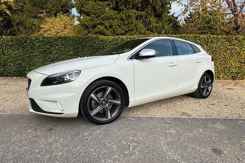 White Used 2014 Volvo V40 R-Design Estate | £5,995 (Good price) - Image 1/1