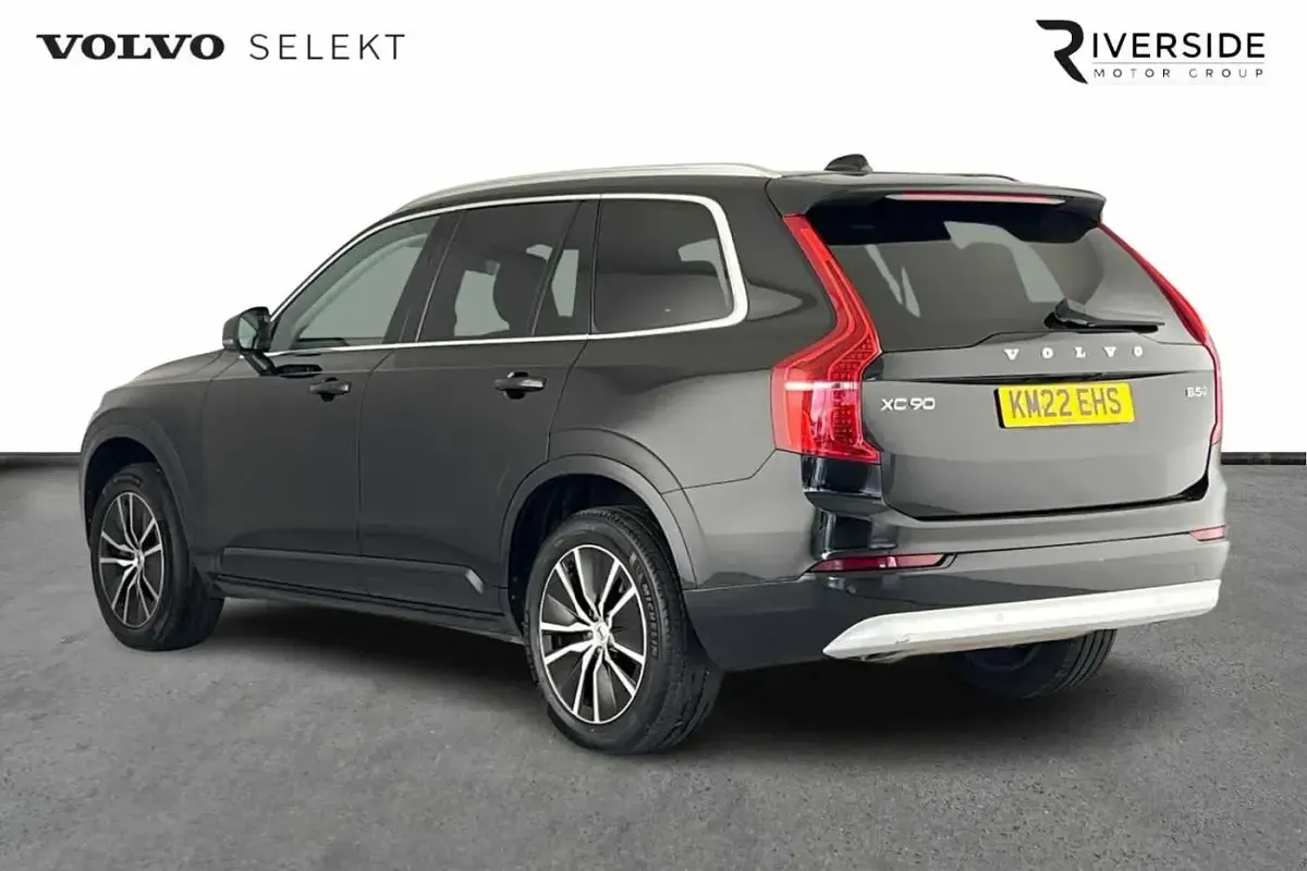 Used Volvo XC90 Momentum 250 HP (183 kW) 2022 Onyx black SUV