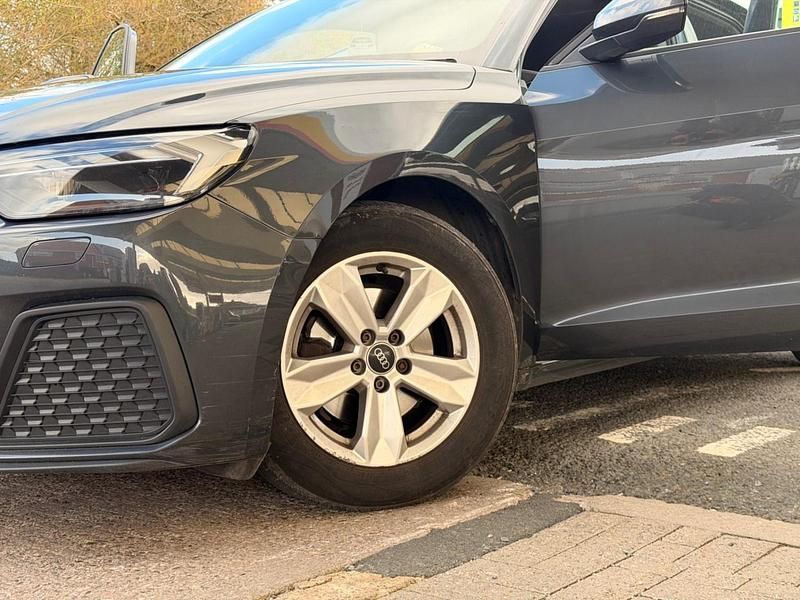 Używany Audi A1 2021 Szary SUV