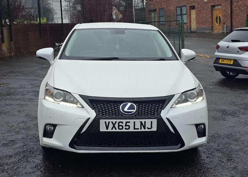 Used Lexus CT200h Luxury Line 2015 White Hatchback
