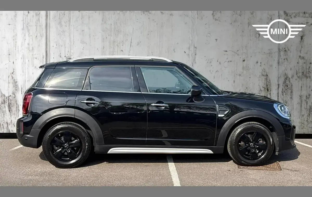 Usado Mini Cooper Countryman Classic 134 CV (98 kW) 2021 Negro SUV