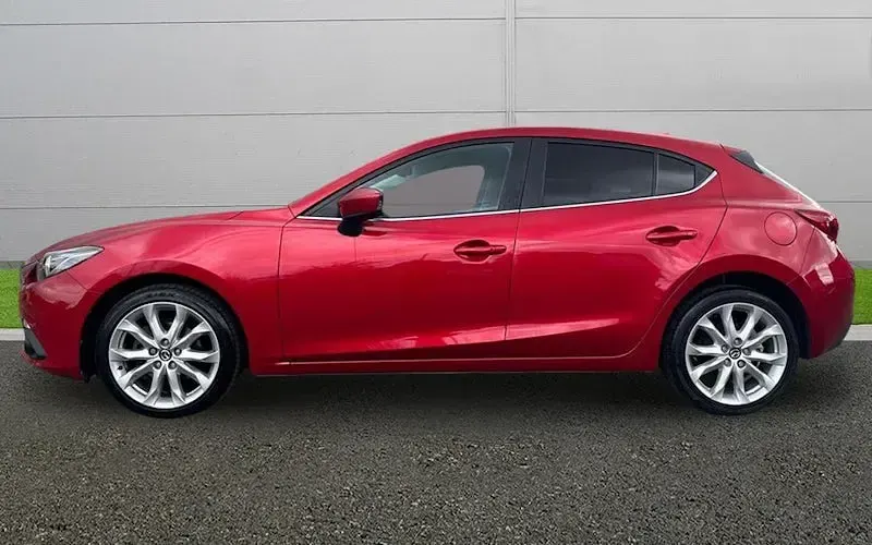 Used Mazda 3 Inclusive 150 HP (110 kW) 2015 Red Hatchback