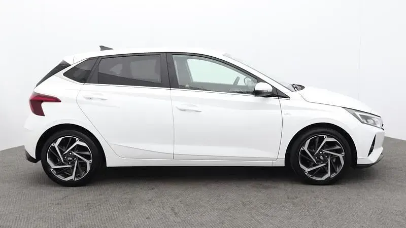 Usado Hyundai i20 Premium 100 CV (73 kW) 2023 Blanco Utilitario