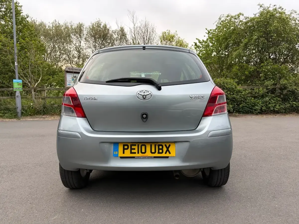 Used Toyota Yaris 2010 Silver Hatchback