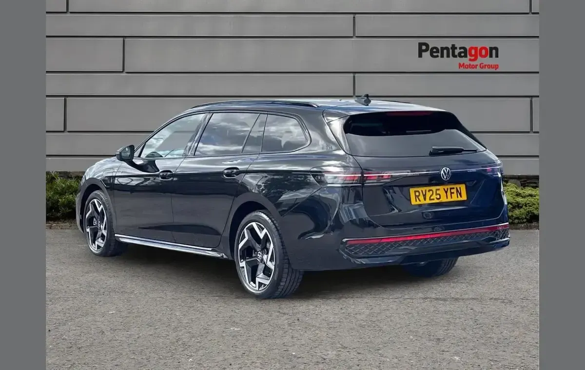 Used VW Passat R-line 200 HP (147 kW) 2025 Black Estate
