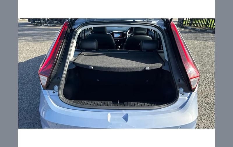 Usado MG MG3 Exclusive 106 CV (77 kW) 2022 Plateado Utilitario