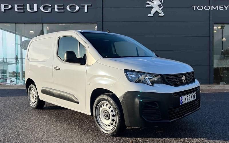 White Used 2023 Peugeot Partner Premium MPV | £14,495 (Fair price) - Image 1/4