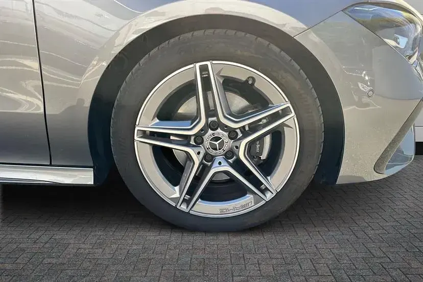 Usado Mercedes CLA180 Executive 136 CV (100 kW) 2025 Azul Berlina