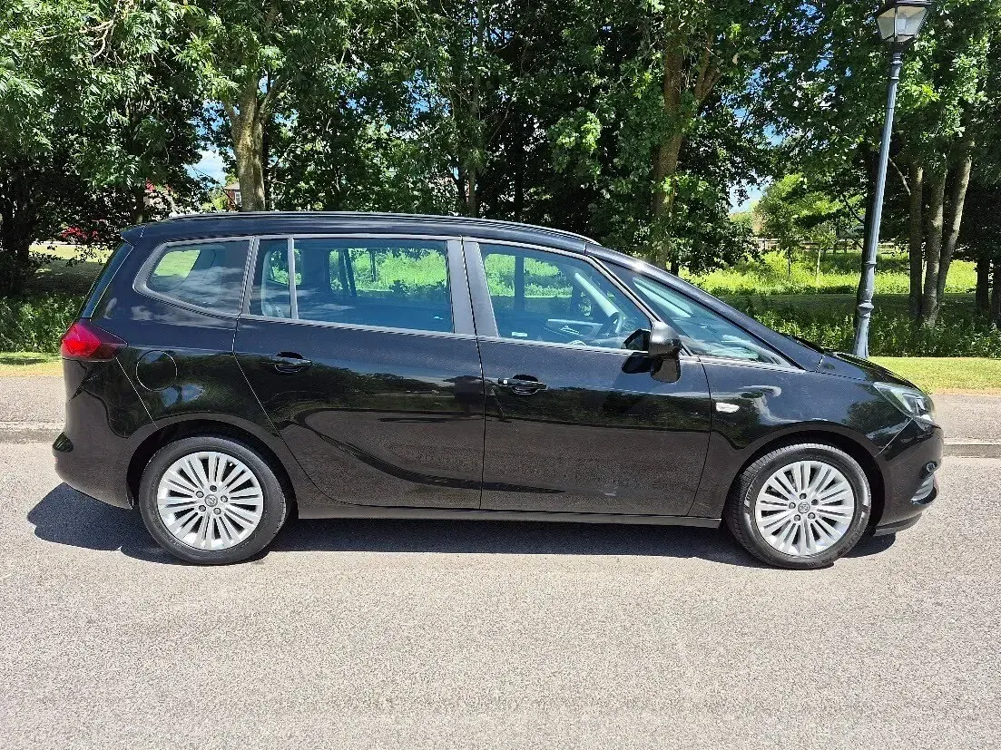 Used Vauxhall Zafira Design Edition 150 HP (110 kW) 2017 Black MPV
