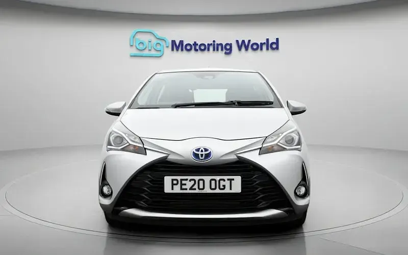 Used Toyota Yaris 101 HP (74 kW) 2020 Silver Hatchback
