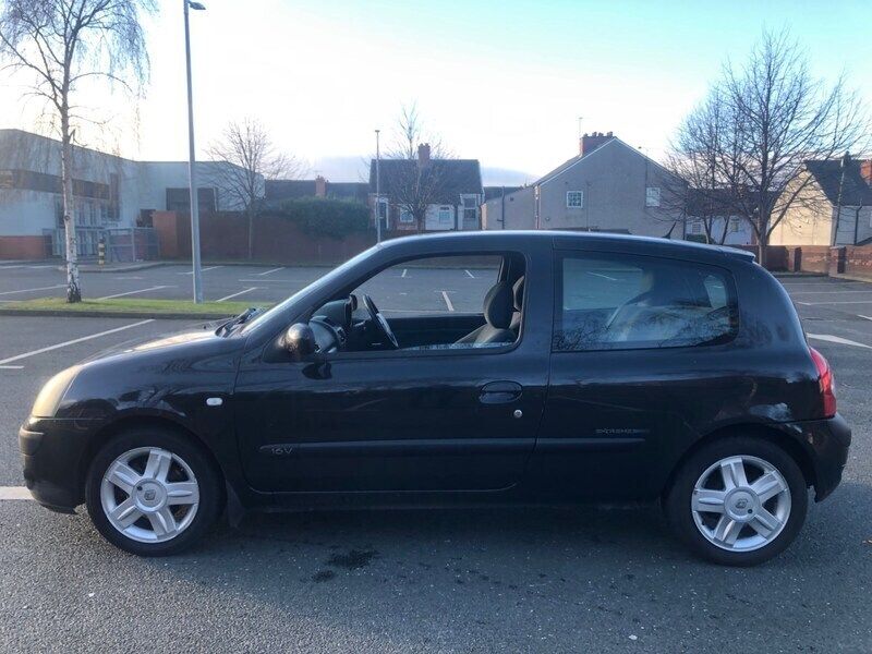 Black Used 2005 Renault Clio II Dynamique Hatchback | £1,000 (Fair price) - Image 1/4