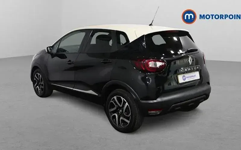 Used Renault Captur Iconic 90 HP (66 kW) 2019 Black/cream SUV