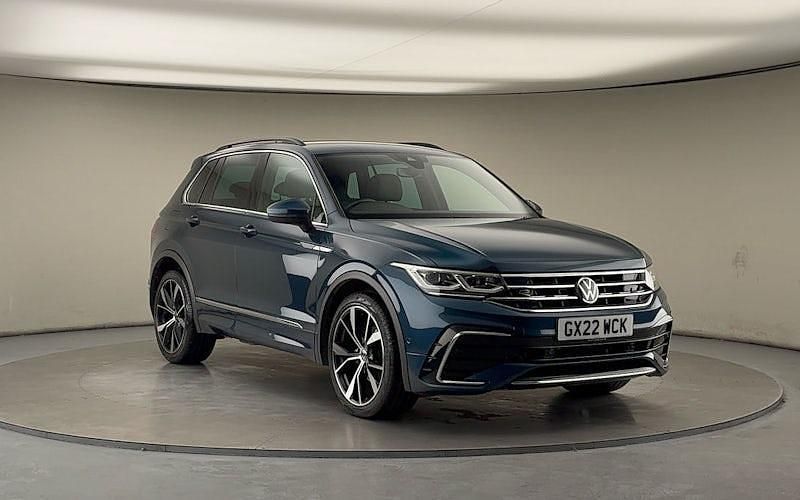 Nightshade blue metallic/nightshade blue metallic Used 2022 VW Tiguan R-line SUV | £23,700 (Fair price) - Image 1/4