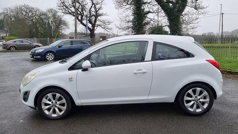 Used Vauxhall Corsa Active 65 HP (47 kW) 2012 White Hatchback