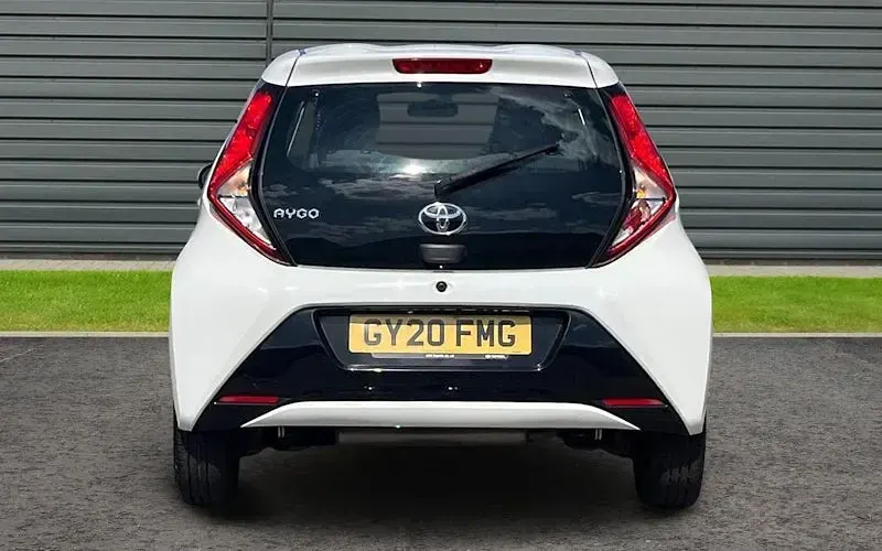 Used Toyota Aygo X-play 72 HP (52 kW) 2020 White Hatchback