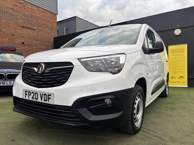 Used Vauxhall Combo Edition 130 HP (95 kW) 2020 White MPV