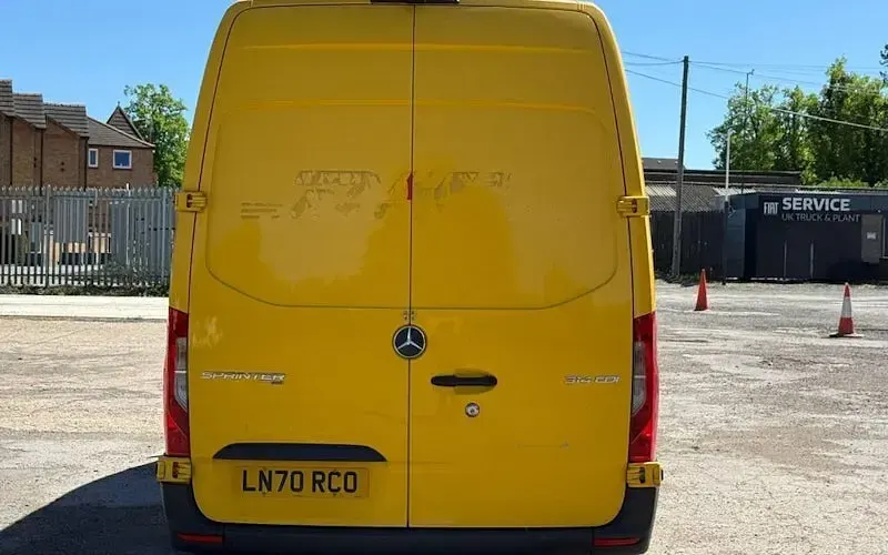 Used Mercedes Sprinter Progressive 143 HP (105 kW) 2020 Yellow Van
