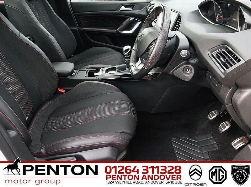 Used Peugeot 308 SW GT-line 130 HP (95 kW) 2019 White Estate