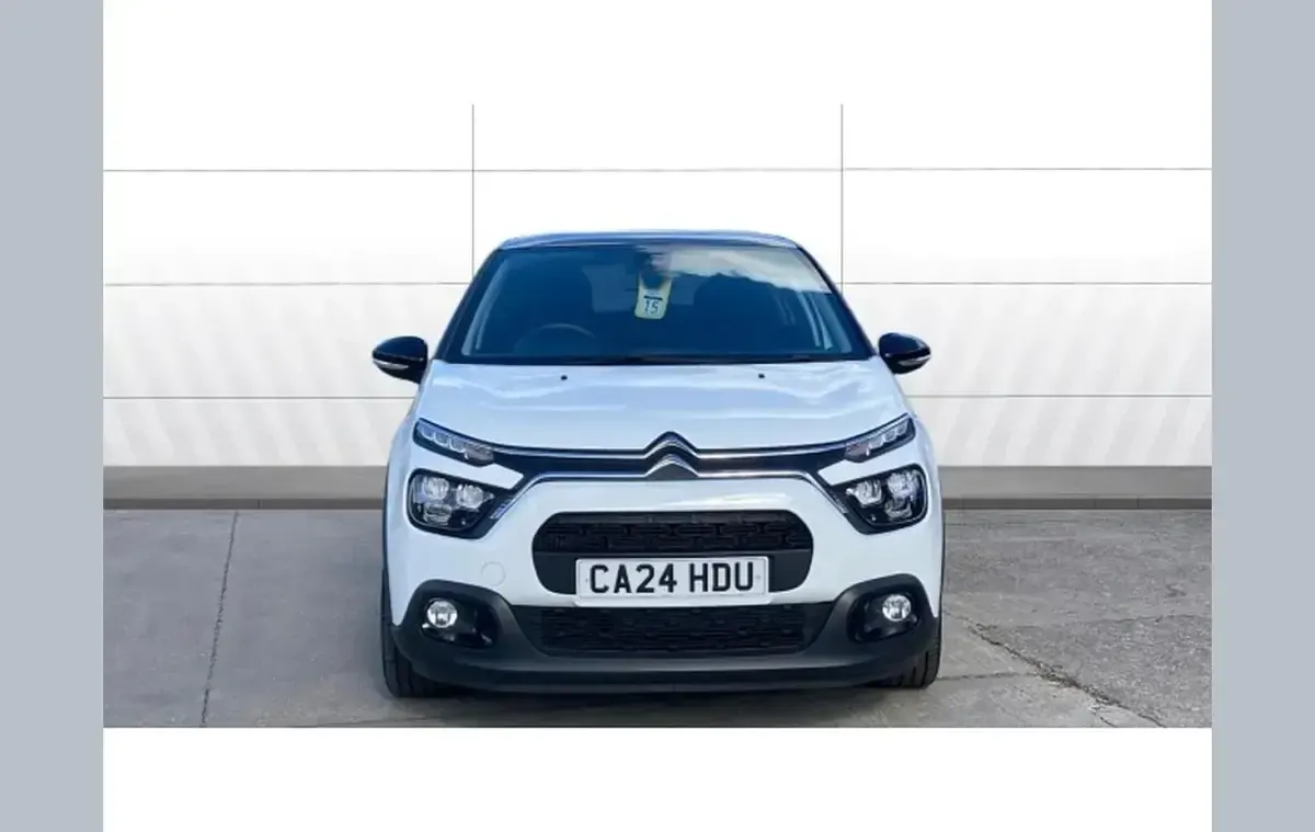 Used Citroën C3 PureTech 108 HP (79 kW) 2024 White Hatchback