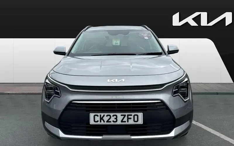 Usado Kia Niro 141 HP (103 kW) 2023 Cinzento SUV